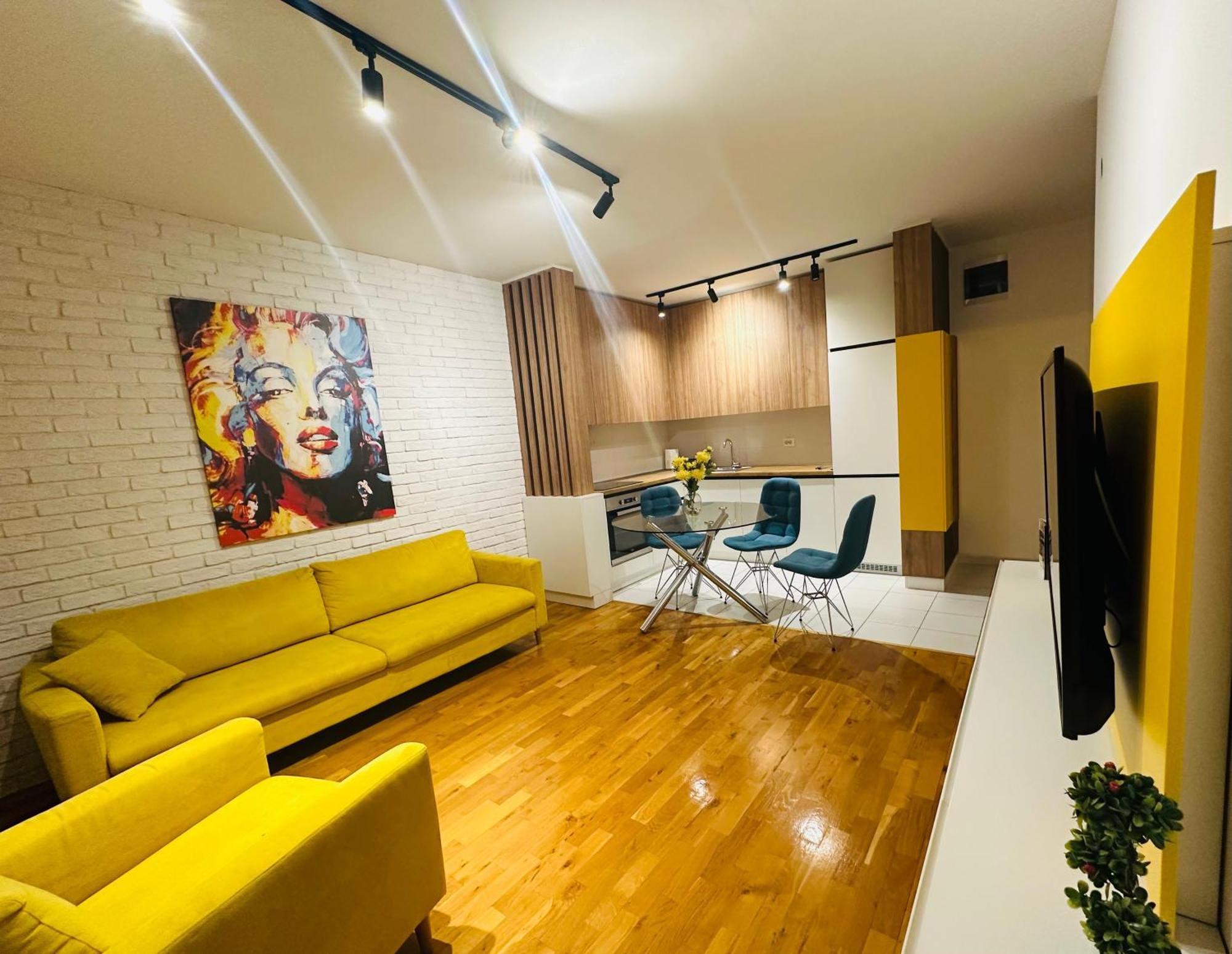 Central Apartment スコピエ エクステリア 写真